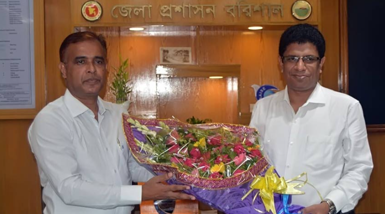 বরিশালে নতুন জেলা প্রশাসক দেলোয়ার হোসেন দায়িত্ব গ্রহণ