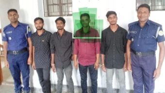 মহিপুর চোর চক্রের তিন সদস্যকে পুলিশে দিলো জনতা