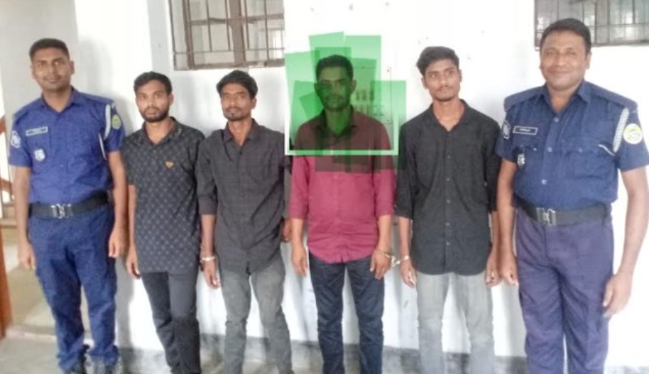 মহিপুর চোর চক্রের তিন সদস্যকে পুলিশে দিলো জনতা