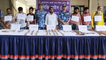 ভোলায় কোস্ট গার্ডের অভিযানে দেশীয় অস্ত্রসহ ইউপি সদস্য আটক!