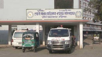 বরিশালে অ্যাম্বুলেন্স সিন্ডিকেটে আটকা শেবাচিম, সেবা থেকে বঞ্চিত রোগীরা!