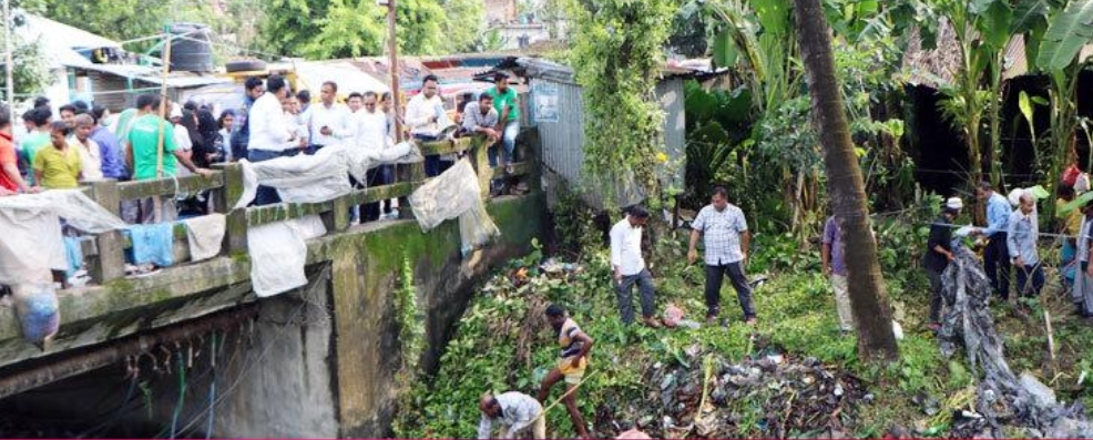 বরিশাল খালের জলাবদ্ধতা নিরসনে পরিচ্ছন্নতা অভিযান!
