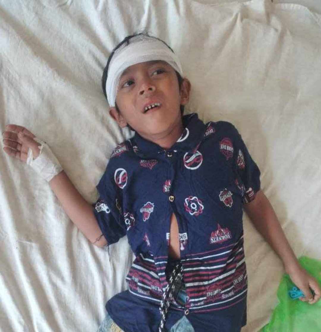 মেহেন্দিগঞ্জে শিশু শ্রেণীর ছাত্রকে মারধর,পুর্বশত্রুতার জেরে!