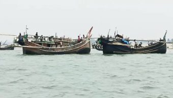 গভীর সমুদ্রে ইলিশের সন্ধানে যাচ্ছে উপকূলের জেলেরা