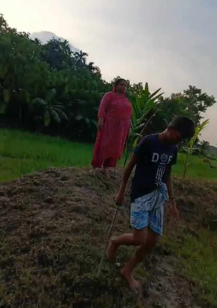মেহেন্দিগঞ্জে কোর্টকে তোয়াক্কা না করেই জমি দখলে ব্যর্থ হয়ে, জীবন নাশের হুমকি