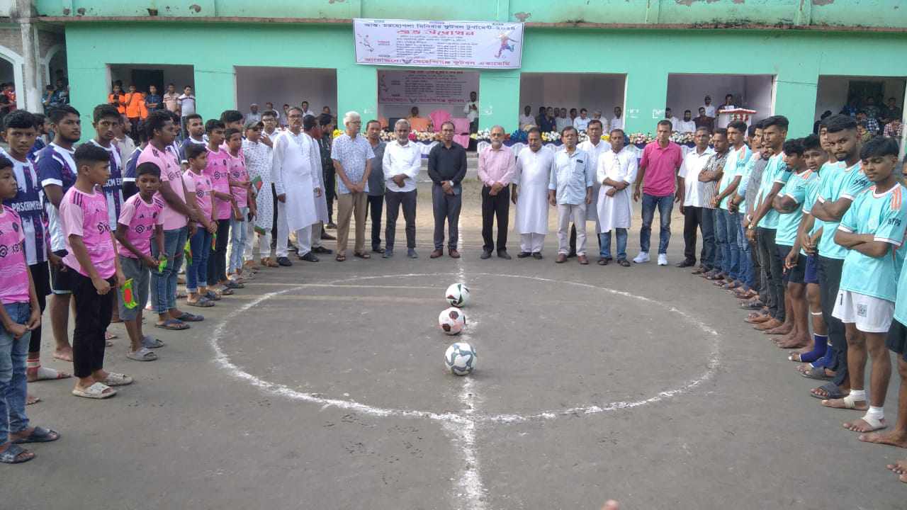 মেহেন্দিগঞ্জ হোগলা মিনিবার ফুটবল টুর্ণামেন্ট শুভ উদ্বোধন অনুষ্ঠিত!