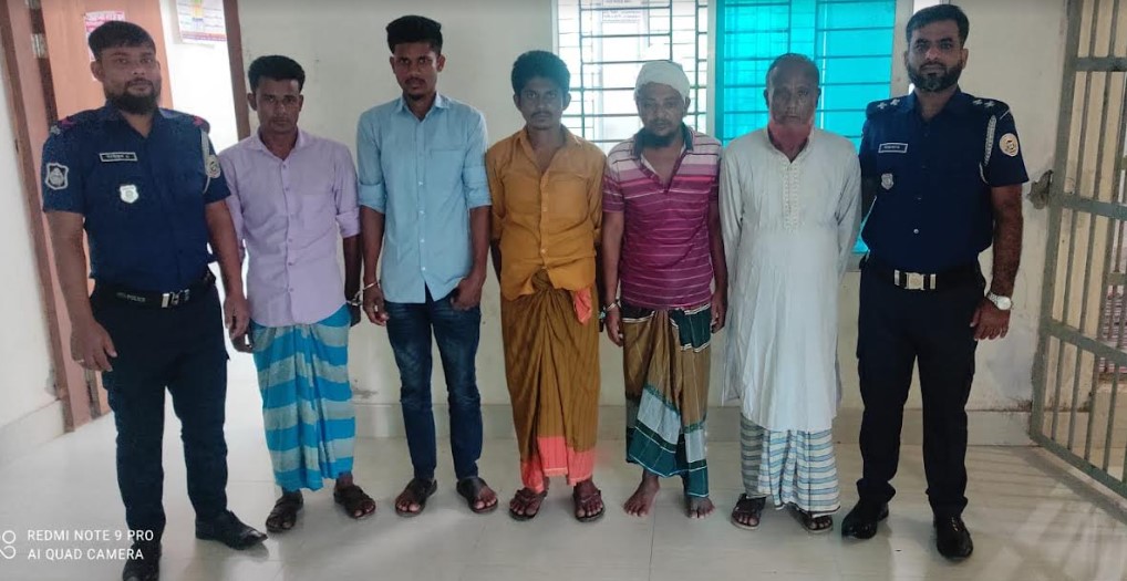 বরিশালের আর্ন্তজেলার ডাকাত সর্দার ও গরু চোরের সম্রাট বোবা রত্তনসহ আটক ৫
