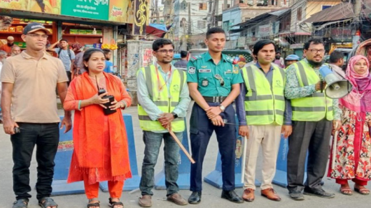 ৪র্থ দিনেও বরিশালে কাজ করছে নিসচার সড়ক যোদ্ধারা ,এডিসি রুনা লায়লা
