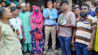 মেহেন্দিগঞ্জে প্রবাসী বিএনপি নেতা মামুনকে বরণ করতে লঞ্চঘাটে হাজারো নেতাকর্মী এবং স্বজনরা
