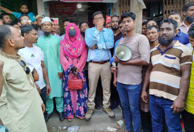 মেহেন্দিগঞ্জে প্রবাসী বিএনপি নেতা মামুনকে বরণ করতে লঞ্চঘাটে হাজারো নেতাকর্মী এবং স্বজনরা