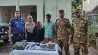 লক্ষ্মীপুরে সেনাবাহিনীর যৌথ অভিযানে মা-ছেলে আটক