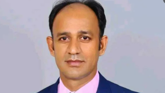 মধ্যরাতে পুলিশের হাতে  গ্রেপ্তার ব্যারিস্টার সুমন