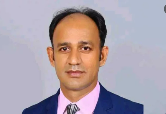 মধ্যরাতে পুলিশের হাতে  গ্রেপ্তার ব্যারিস্টার সুমন