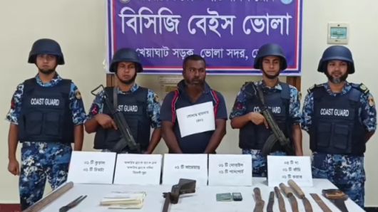 ভোলায় ভুয়া সিআইডি পুলিশের আইডি কার্ড ও পাসপোর্ট আগ্নেয়াস্ত্রসহ ডাকাত শোভন আটক