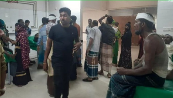 ভোলায় কনের বাড়ির বিয়ের গেটে টাকা কম দেওয়ায় সংঘর্ষ, বরসহ আহত ৩০