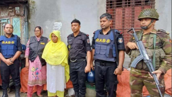 নগরীর কেডিসি বস্তির চিহ্নিত নারী মাদক ব্যবসায়ী আসমা যৌথ বাহিনীর অভিযানে আটক: ধরাছোঁয়ার বাইরে মূলহোতা