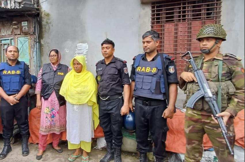 নগরীর কেডিসি বস্তির চিহ্নিত নারী মাদক ব্যবসায়ী আসমা যৌথ বাহিনীর অভিযানে আটক: ধরাছোঁয়ার বাইরে মূলহোতা