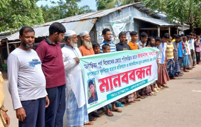মঠবাড়িয়ায় বাবার সামনে ছেলেকে কুপিয়ে হত্যার বিচার দাবী