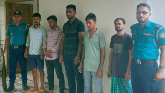 বরিশালে আবাসিক হোটেলে স্বামীর সঙ্গে রাত্রিযাপন: ভিডিও ধারণ করে গৃহবধূকে সংঘবদ্ধ ধ.র্ষ.ণ, গ্রেপ্তার ৫