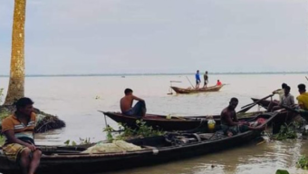 নিষেধাজ্ঞা মানছেই না জেলেরা ব্যর্থ প্রশাসন