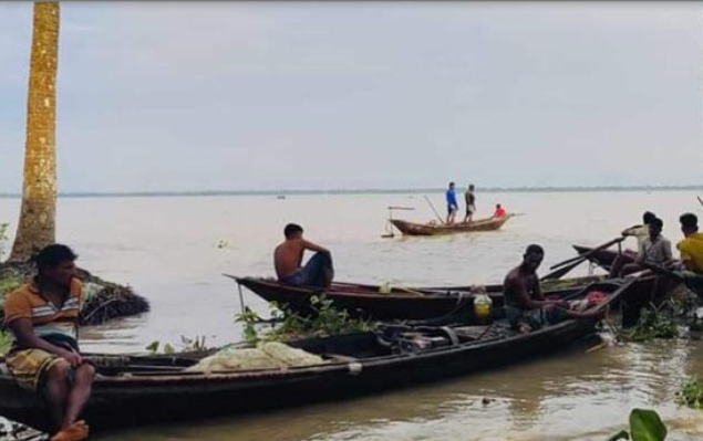 নিষেধাজ্ঞা মানছেই না জেলেরা ব্যর্থ প্রশাসন