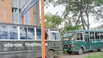 বরিশাল বিশ্ববিদ্যালয়ের ‍দুটি বাস আটকে রাখলো বিএম কলেজের শিক্ষার্থীরা