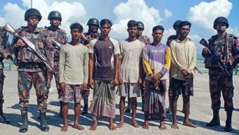 বাংলাদেশি ৫ জেলেকে ফেরত দিল মিয়ানমার আর্মি