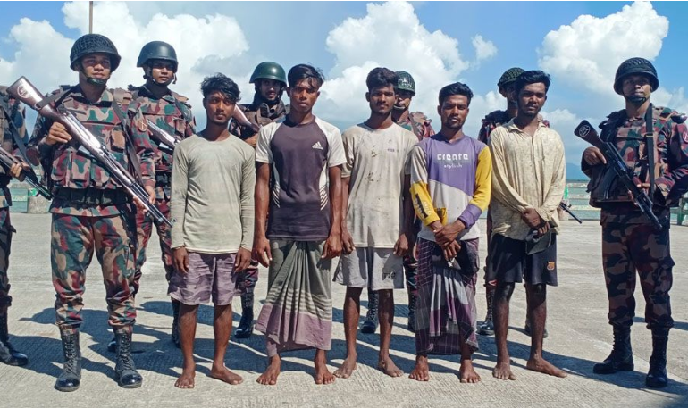 বাংলাদেশি ৫ জেলেকে ফেরত দিল মিয়ানমার আর্মি