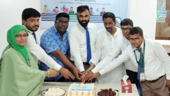 প্রিমিয়ার ব্যাংকের ২৫ বছর পূর্তি কেক কেটে উদযাপন