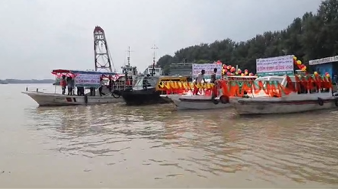 বরিশালে বাজারে নেই ইলিশ, নদীতে প্রশাসনের মহড়া