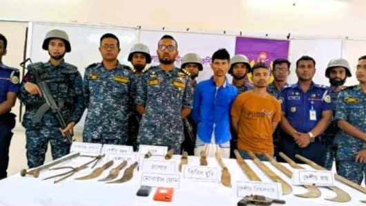 ভোলা ইলিশায় যৌথবাহিনীর অভিযানে আগ্নেয়াস্ত্রসহ ২ ডাকাত আটক