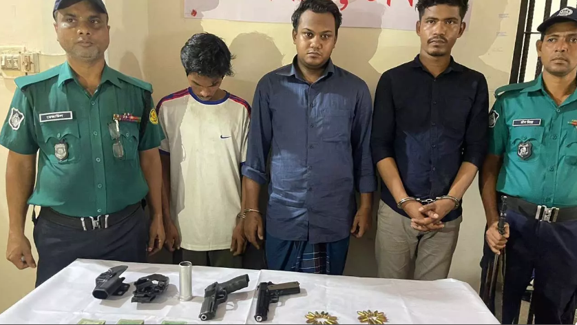 খিলক্ষেতে বিদেশি পিস্তলসহ তিনজন গ্রেফতার