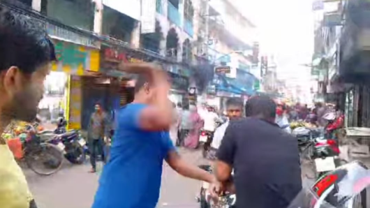 মুলাদীর আলোচিত সন্ত্রাস শামীম খান বরিশালে জনরোষে!, বিএনপি নিয়ে কটূক্তি করে খেলেন পিটুনি