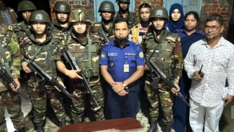 পিরোজপুরে যৌথবাহিনীর অভিযানে সাবেক কাউন্সিলরের বাড়ি থেকে এয়ারগান উদ্ধার