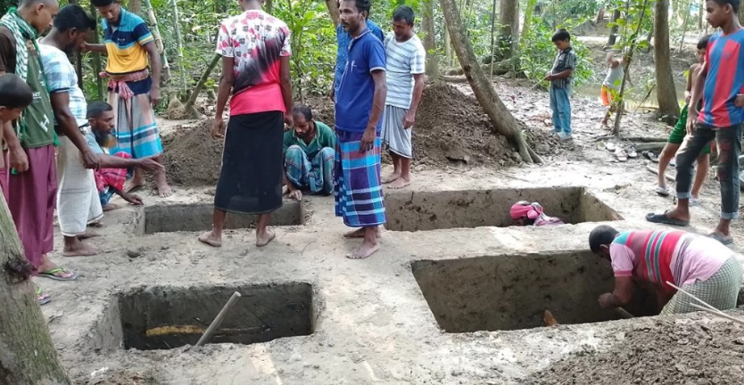 পিরোজপুরে পাশাপাশি খোঁড়া হচ্ছে একই পরিবারের ৪ জনের কবর