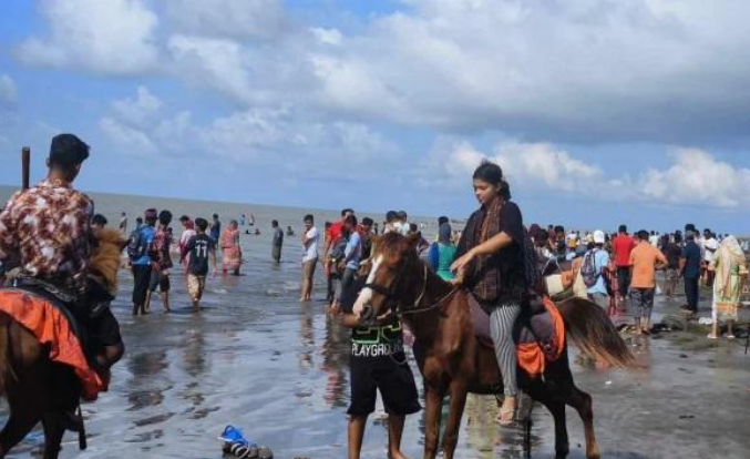 কুয়াকাটা দুর্গাপূজা উপলক্ষে পর্যটকে মুখ