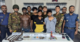 সেনাবাহিনীর যৌথ অভিযানে দেশীয় অস্ত্র,হত্যা ও মাদক সম্রাটসহ চার জন আটক