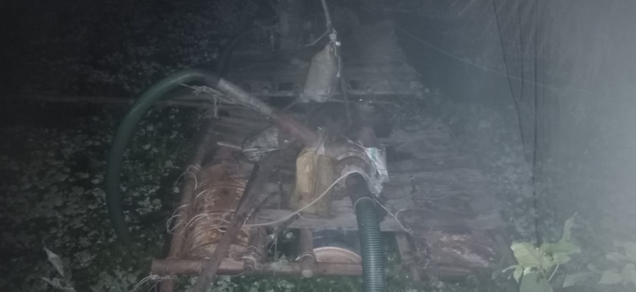 বরিশালে প্রভাবশালীরা আত্মঘাতী ড্রেজার দিয়ে অবৈধভাবে বালু উত্তোলন, হুমকির মুখে পরিবেশ