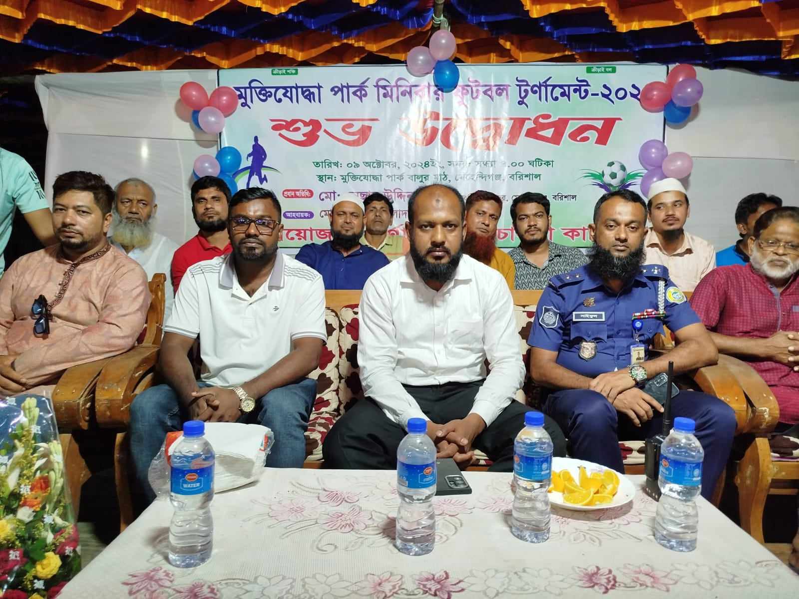 মেহেন্দিগঞ্জে মুক্তিযোদ্ধা পার্ক মিনিবার ফুটবল টুর্ণামেন্ট ২০২৪ অনুষ্ঠিত!