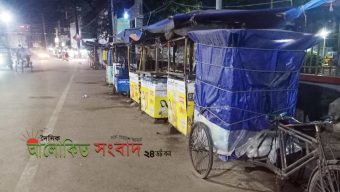 বরিশালে ফুটপাত দখল করে ব্যবসা পথচারীদের ভোগান্তি