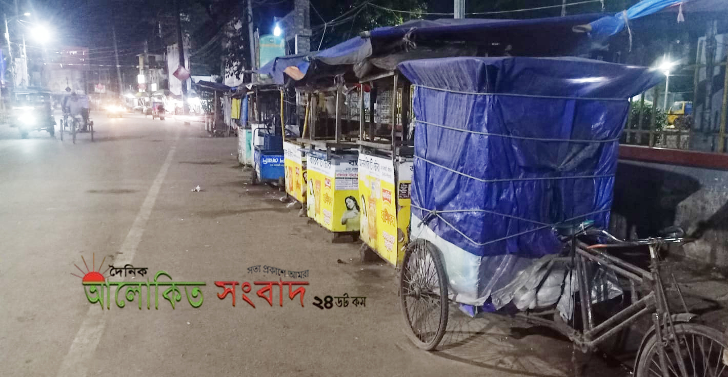 বরিশালে ফুটপাত দখল করে ব্যবসা পথচারীদের ভোগান্তি