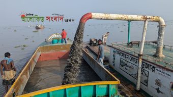 কীর্তনখোলাসহ রাতে গোপনে চলে বালু উত্তোলন,নদীতে ভাঙনের শঙ্কা