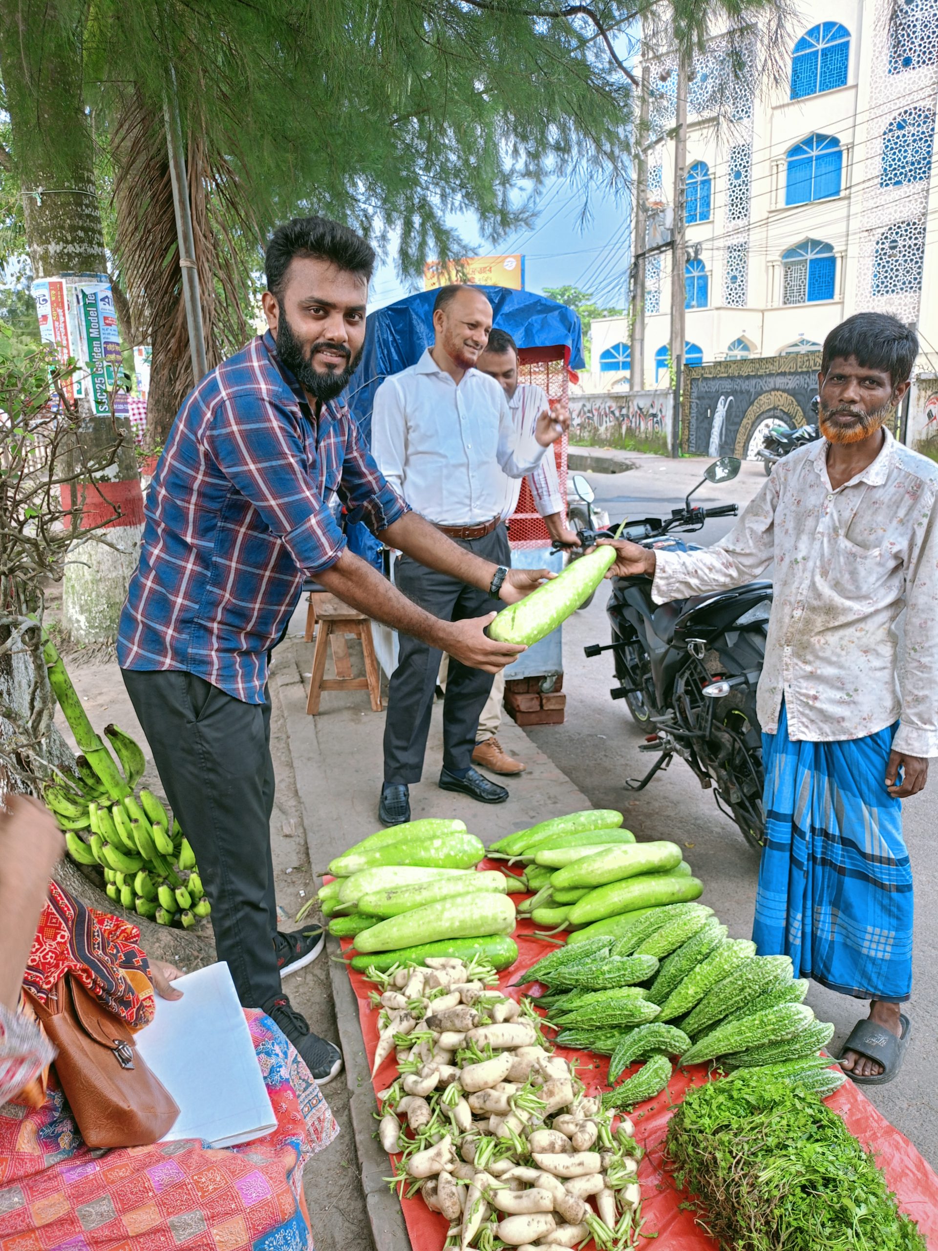 নগরীতে ছাত্রদের উদ্যোগে বাজার সিন্ডিকেট ভাঙতে ন্যায্যমূল্যের দোকান
