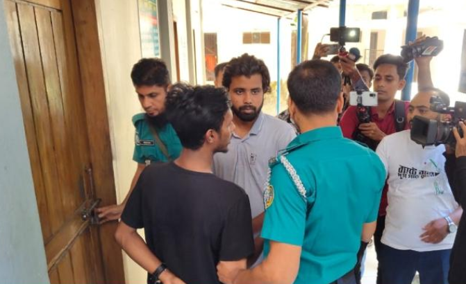 বরিশালে ছাত্রলীগ দুই কর্মীকে আটক করে পুলিশে দিল শিক্ষার্থীরা