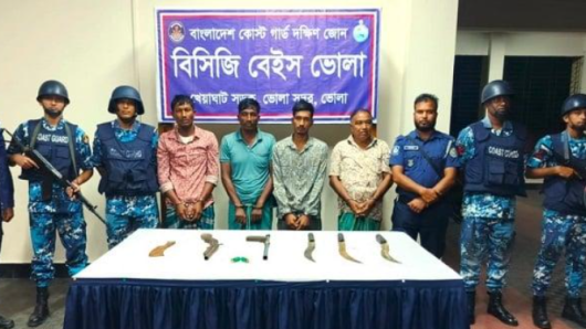 ভোলায় দুর্ধর্ষ সন্ত্রাসী বেলায়েত বাহিনীর প্রধানসহ গ্রেপ্তার ৪, আগ্নেয়াস্ত্র উদ্ধার