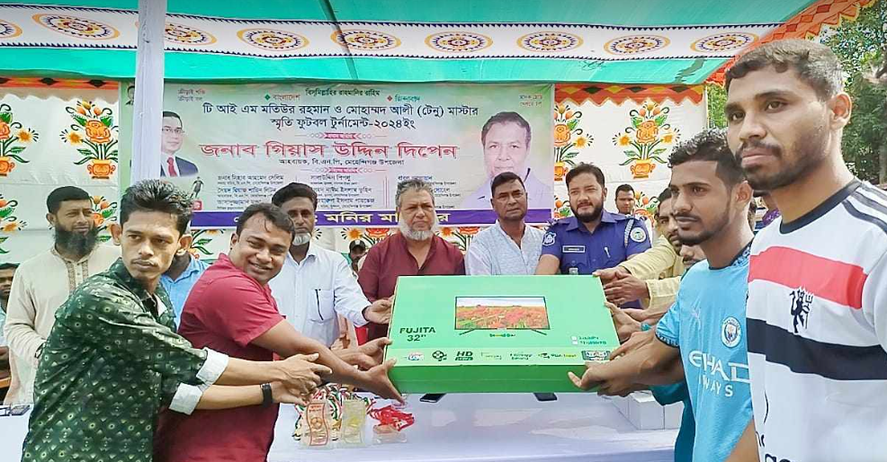 মেহেন্দিগঞ্জে এম মতিউর রহমান ও মোহাম্মদ আলী টেনু স্মৃতির ফুটবল ফাইনাল অনুষ্ঠিত