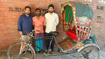 গণভবনে স্থান পাচ্ছে শহীদ নাফিজের নিথর দেহ বহন করা সেই রিকশা