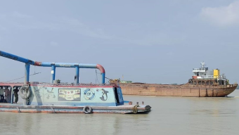পটুয়াখালী জেলা প্রশাসনের সিদ্ধান্ত উপেক্ষা, নদীসহ চর থেকে বালু উত্তোলন