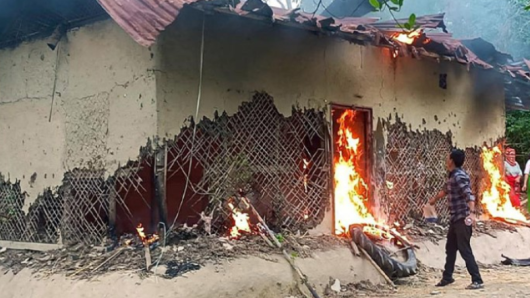 ভারতের মণিপুরে স্কুল শিক্ষিকাকে জীবন্ত পুড়িয়ে হত্যা