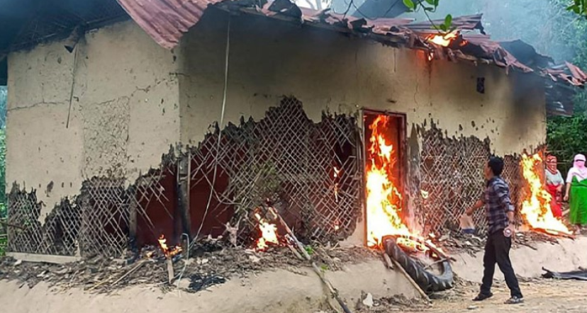 ভারতের মণিপুরে স্কুল শিক্ষিকাকে জীবন্ত পুড়িয়ে হত্যা